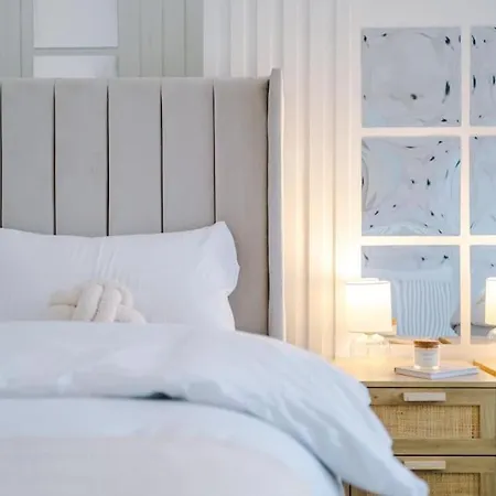 Σπίτι διακοπών 4 Bedroom House Eccles