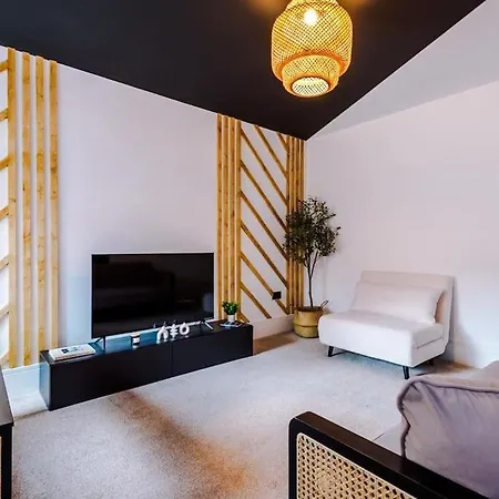 Σπίτι διακοπών 4 Bedroom House Eccles