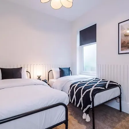 4 Bedroom House Eccles Manchester