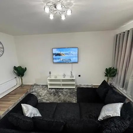 Stunning 3-bed House In Holiday home Manchester