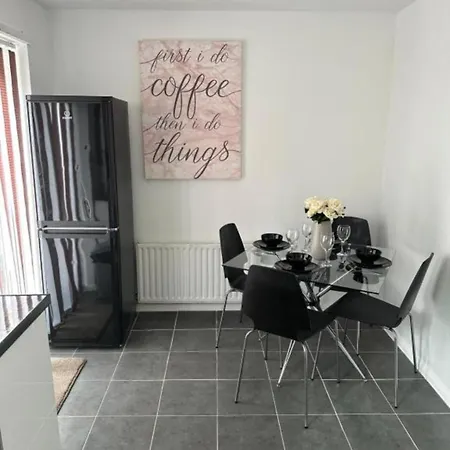 Stunning 3-bed House In Holiday home