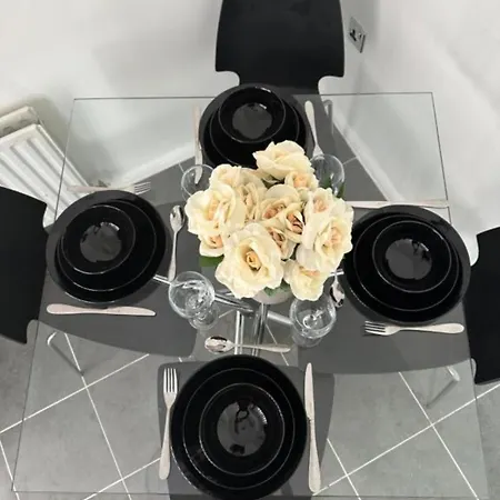 Stunning 3-bed House In * Manchester