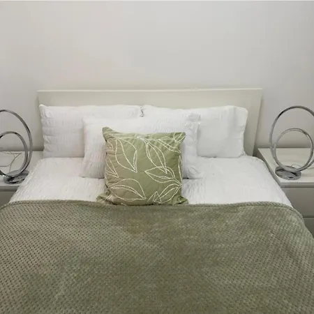 Stunning 3-bed House In Holiday home Manchester