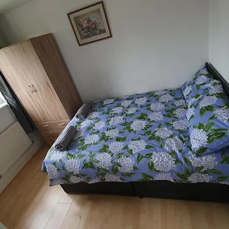 Feriehus Lovely 3 Bedroom House