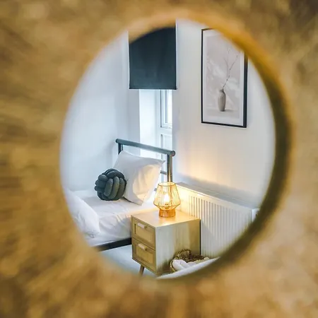 Prázdninový dům 4 Bedroom House Eccles Manchester