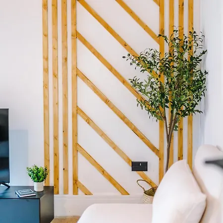 4 Bedroom House Eccles * マンチェスター