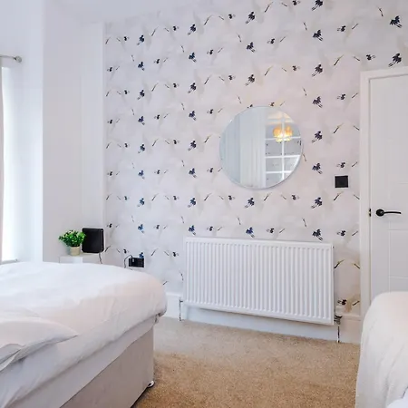 Prázdninový dům 4 Bedroom House Eccles *