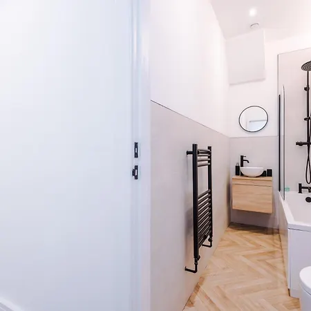 4 Bedroom House Eccles *