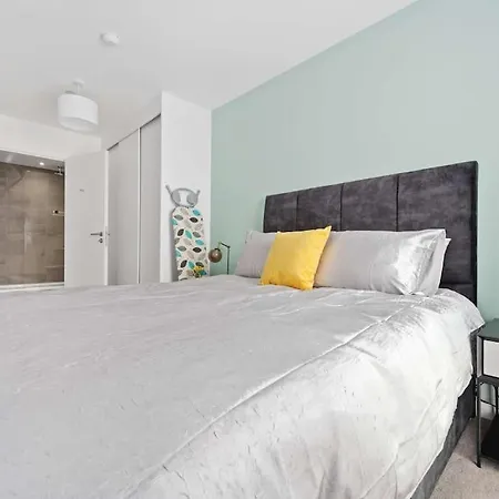 Luxurious Two Bedroom *