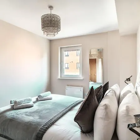 Spacious & Bright 2 Bed In アパート マンチェスター