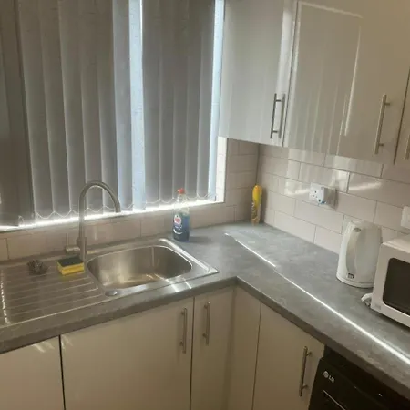 1 En-suit Double Bedroom With Bathroom In Manchester