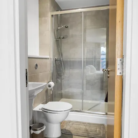 High Rise 2 Bedroom & 2 Bath With Parking, Balcony & Amazing View Lägenhet *