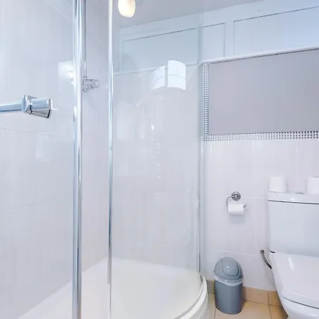 Jade House, - By Synergy Estates Feriehus Manchester