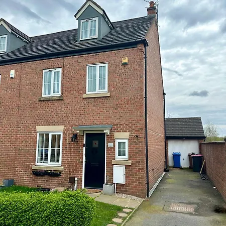 Appartement Long Term Bookings With Driveway - Sleeps 14