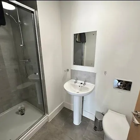 Chic 1 Bed Mcr Ap W/balcony- Sleeps 4 *