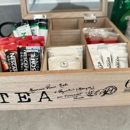 Chic 1 Bed Mcr Ap W/balcony- Sleeps 4 *