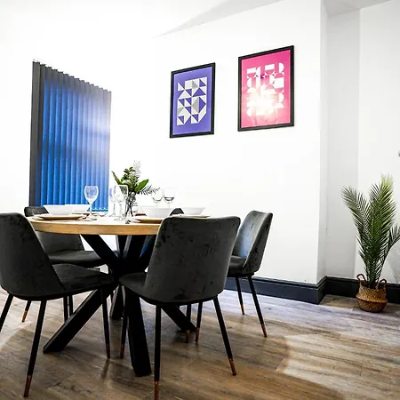 Feriehus 3-bed House In Near Old Trafford Manchester