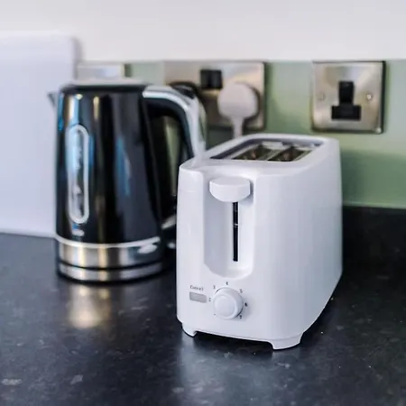 Apartament Cozy 1 Bedroom Apartment, Prime Location , Free Parking *