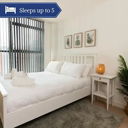 Gem: Cosy 2br With Private Balcony Apartment *