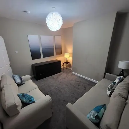 4 Bedrooms, 8 Min To City! * マンチェスター