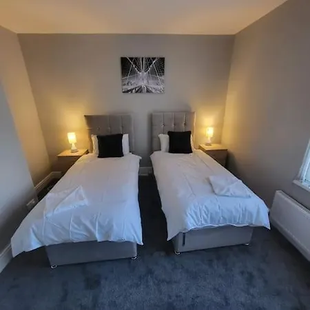 3 Bdr, Close To And Hospital *