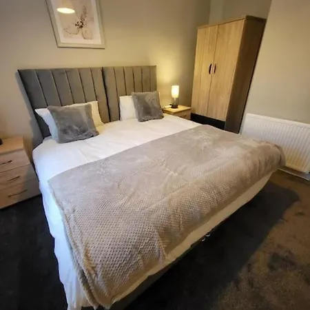 3 Bdr, Close To And Hospital * Manchester