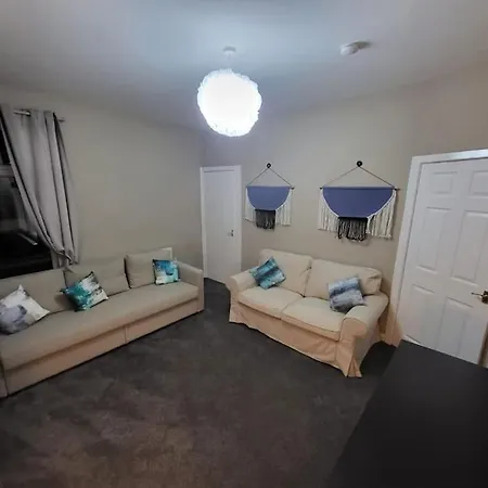 4 Bedrooms, 8 Min To City! *