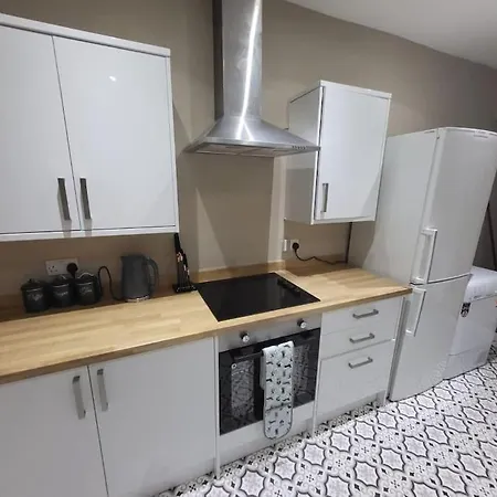 4 Bedrooms, 8 Min To City!