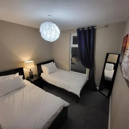 別荘 4 Bedrooms, 8 Min To City!