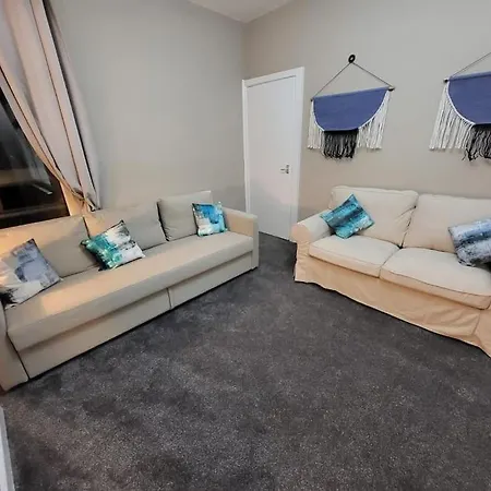 4 Bedrooms, 8 Min To City! *