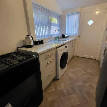 3 Bdr, Close To And Hospital