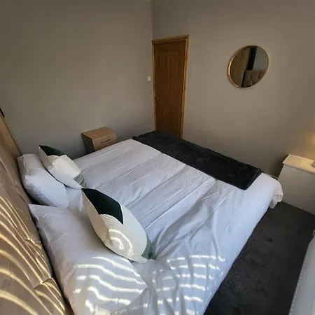 Apartment 3 Bdr, Close To And Hospital *