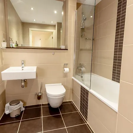 Gem: Cosy 2br With Private Balcony *