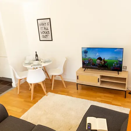 Apartamento Gem: Cosy 2br With Private Balcony *