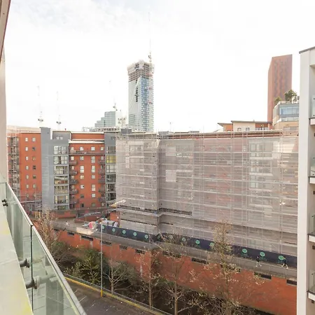 Gem: Cosy 2br With Private Balcony Apartment *