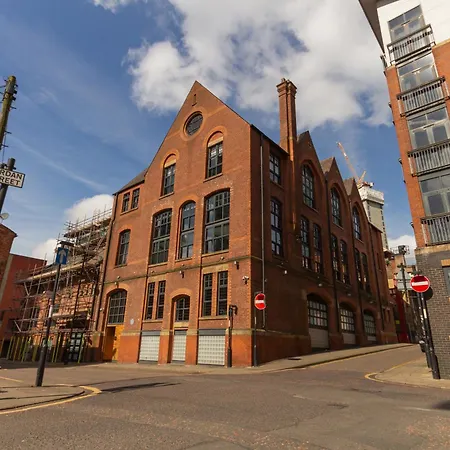 Gem: Cosy 2br With Private Balcony Manchester