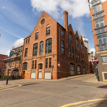 Apartment Gem: Cosy 2br With Private Balcony *