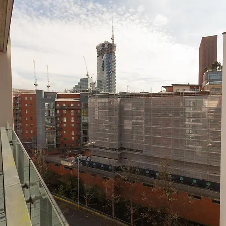 Gem: Cosy 2br With Private Balcony *