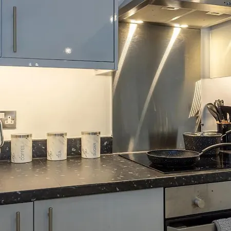 Centre - Luxe 2bed Palazzo Appartement *