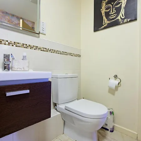 Homestay Five Star Rated Manchester