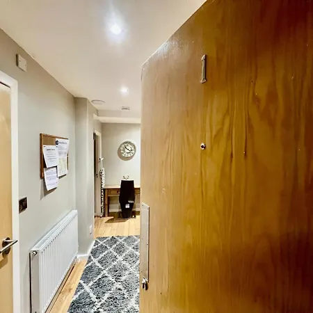 Lovely 4 Bed 아파트 맨체스터