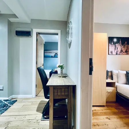 Lovely 4 Bed * 맨체스터