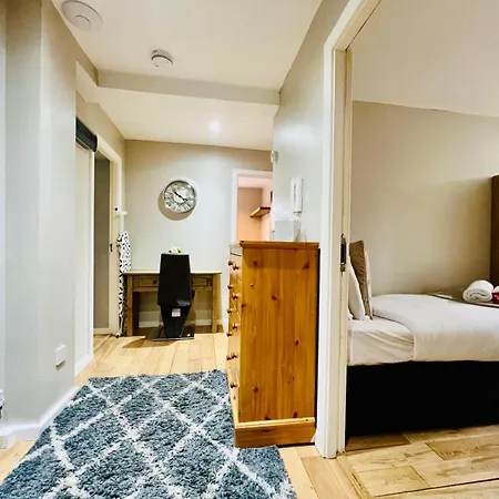 Lovely 4 Bed *