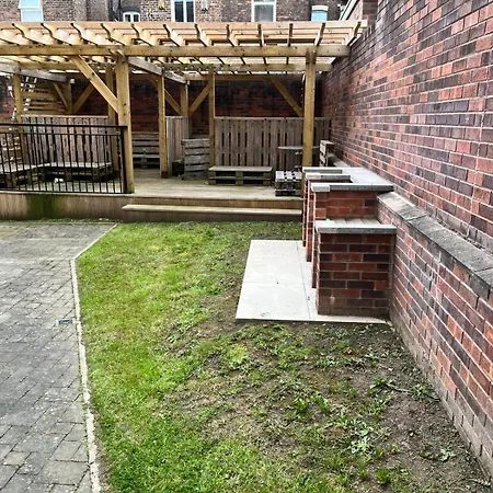 Lovely 4 Bed 아파트
