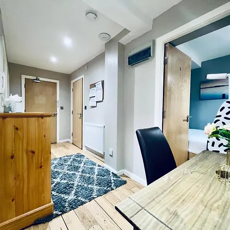 Lovely 4 Bed 맨체스터