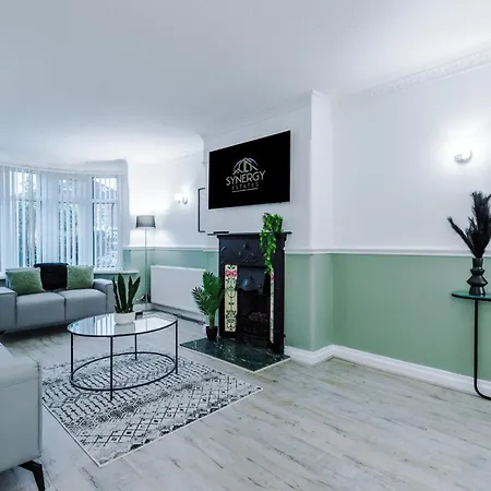 Jade House, - By Synergy Estates Feriehus