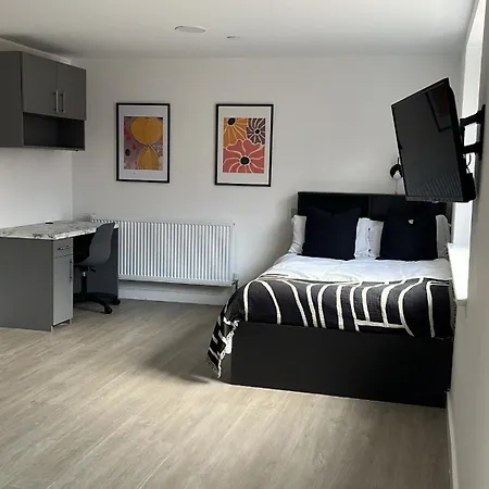 Stretford's Getaway - Chic Studio For Three * مانشستر