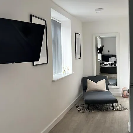 Stretford's Getaway - Chic Studio For Three شقة