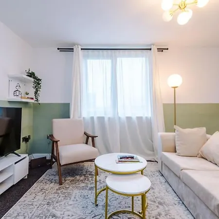Cozy 1 Bedroom Apartment, Prime Location , Free Parking Apartament *