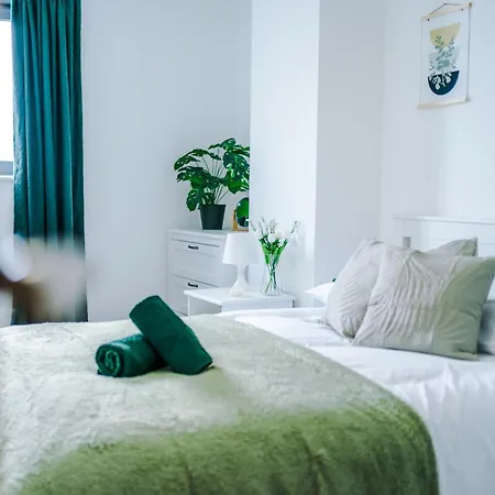 Stylish Apartment, Sleeps 6, Pool Table, Smart Tvs, Parking Available Apartamento *